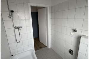 Frisch renoviert: Helle 2-Zimmer-Dachgeschosswohnung in gepflegtem Mehrfamilienhaus in Thiede – Pappeldamm 97, 38239 Thiede, Salzgitter – Vorschaubild 7