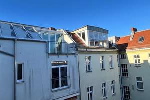 helles Dachdgeschoss im ruhigen Seitenflügel mit Terrasse – Mommsenstraße 33, 10629 Charlottenburg, Berlin – Vorschaubild 4