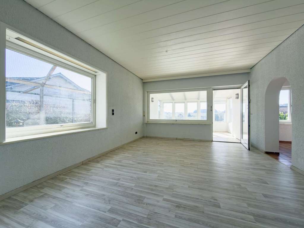 Immobilie in Tiefenbach - Viel Platz für Familienleben – Ein Zuhause mit großem Garten in ruhiger Lage von Tiefenbach - Bild 2