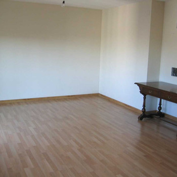 DUPLEX 3 SCHLAFZIMMER MIT 2 BÄDERN
