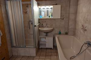 Zwei Häuser vereint zu einer Wohneinheit: Reihenendhaus und Reihenmittelhaus – Die vollständige Adresse der Immobilie erhältst du vom Anbieter., 34128 Harleshausen, Kassel – Vorschaubild 9