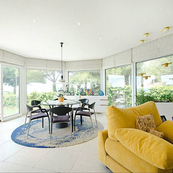 Exklusive Luxusvilla an einer Klippe