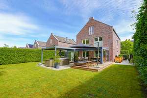 Modern möbliertes Einfamilienhaus mit Wintergarten und privatem Gym in ruhiger Wohnlage