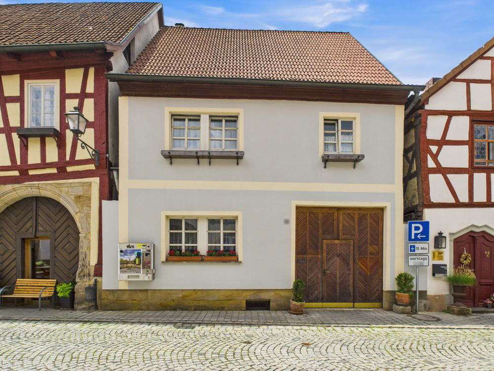 Historisches Altstadthaus mit romantischem Innenhof im malerischen Seßlach, Coburg Kreis – Bild 1