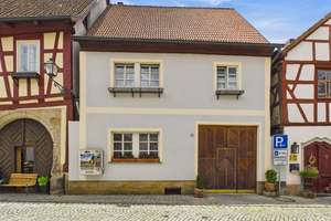 Historisches Altstadthaus mit romantischem Innenhof im malerischen Seßlach – Die vollständige Adresse der Immobilie erhältst du vom Anbieter., 96145 Seßlach – Vorschaubild 1