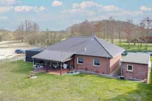 Malerischer Feldblick: Gepflegter Bungalow mit Garten, einer Garage und einem Carportstellplatz – Nordwestmecklenburg (Kreis) – Vorschaubild 3