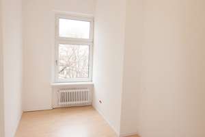 Schöne 5 Zimmer Wohnung, renoviert - mit Einbauküche und Gäste WC – Strelitzstraße 2, 12105 Mariendorf, Berlin – Vorschaubild 18