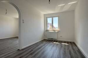 Erstbezug nach Sanierung - 4 Zimmer Wohnung in Stuttgart-Untertürkheim – Die vollständige Adresse der Immobilie erhältst du vom Anbieter., 70327 Untertürkheim (Ortsteil), Stuttgart – Vorschaubild 3