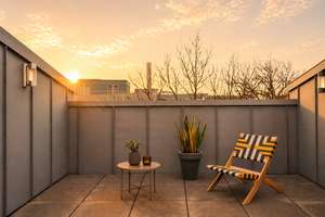 Ganz oben mit Dachterrasse und Aufzug!