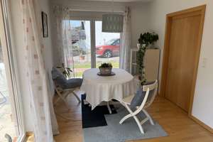 Möblierte 2-Zimmer-Erdgeschosswohnung mit großflächigen Garten, Einbauküche & Carport in Feldmoching – Die vollständige Adresse der Immobilie erhältst du vom Anbieter., 80995 Feldmoching, München – Vorschaubild 6