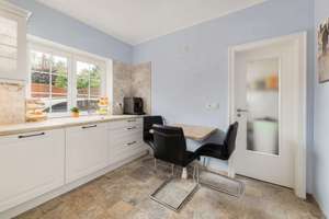 Innenpool, Sauna, Kamin, vier Bäder/WCs, Garage usw.: Fantastisches Ein-/Zweifamilienhaus in Hönow – Die vollständige Adresse der Immobilie erhältst du vom Anbieter., 15366 Hoppegarten – Vorschaubild 10