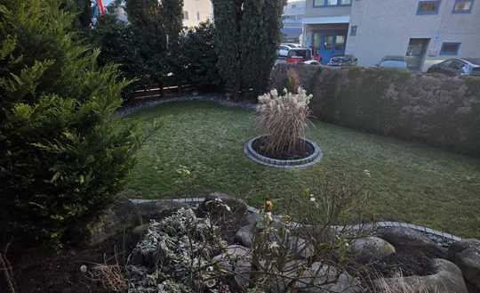 GLÜCK IM FREISTEHENDEM EIGENHEIM