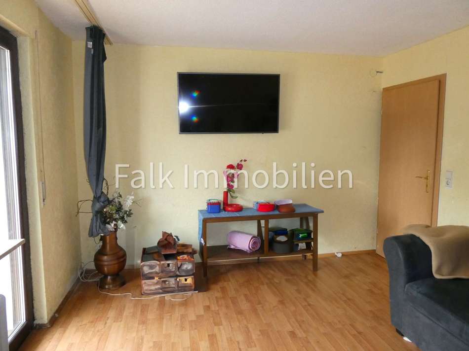 Wohnzimmer mit Zugang Balkon