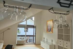 Erstbezug 2026! Hochwertige 2‑Zimmer‑DG‑Wohnung mit Balkon, zusätzlichem 24 m² Raum und Garage