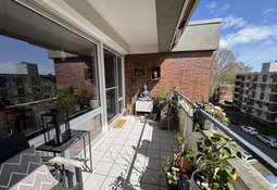 Der Balkon Ansicht 1