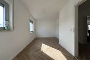 Sanierte 3-Zimmer-Wohnung mit Terrasse in Stuttgart-Wangen! – Kirchweinberg 58, 70327 Wangen, Stuttgart – Vorschaubild 4