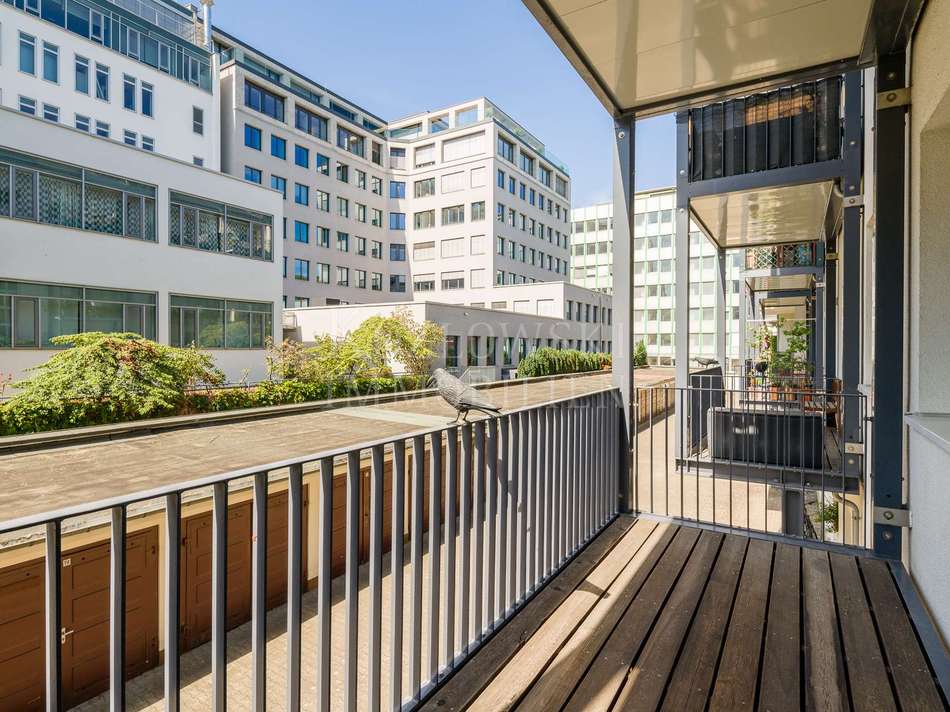 mit Balkon I