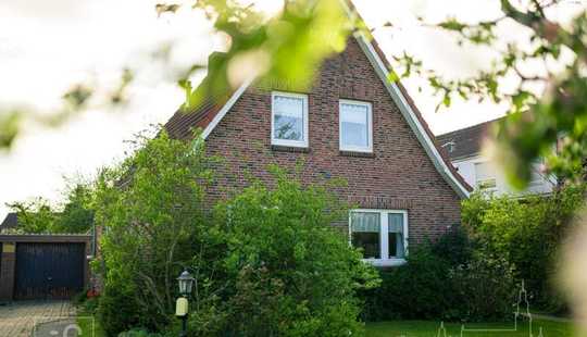 Bild von Gestalten Sie Ihren Wohntraum: Gemütliches 50er-Jahre-Haus auf großem Grundstück