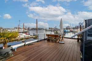 Maritimes Wohnen neu gedacht – Stilvolles, energieeffizientes Hausboot mit hochwertiger Ausstattung – Hamburg – Vorschaubild 12