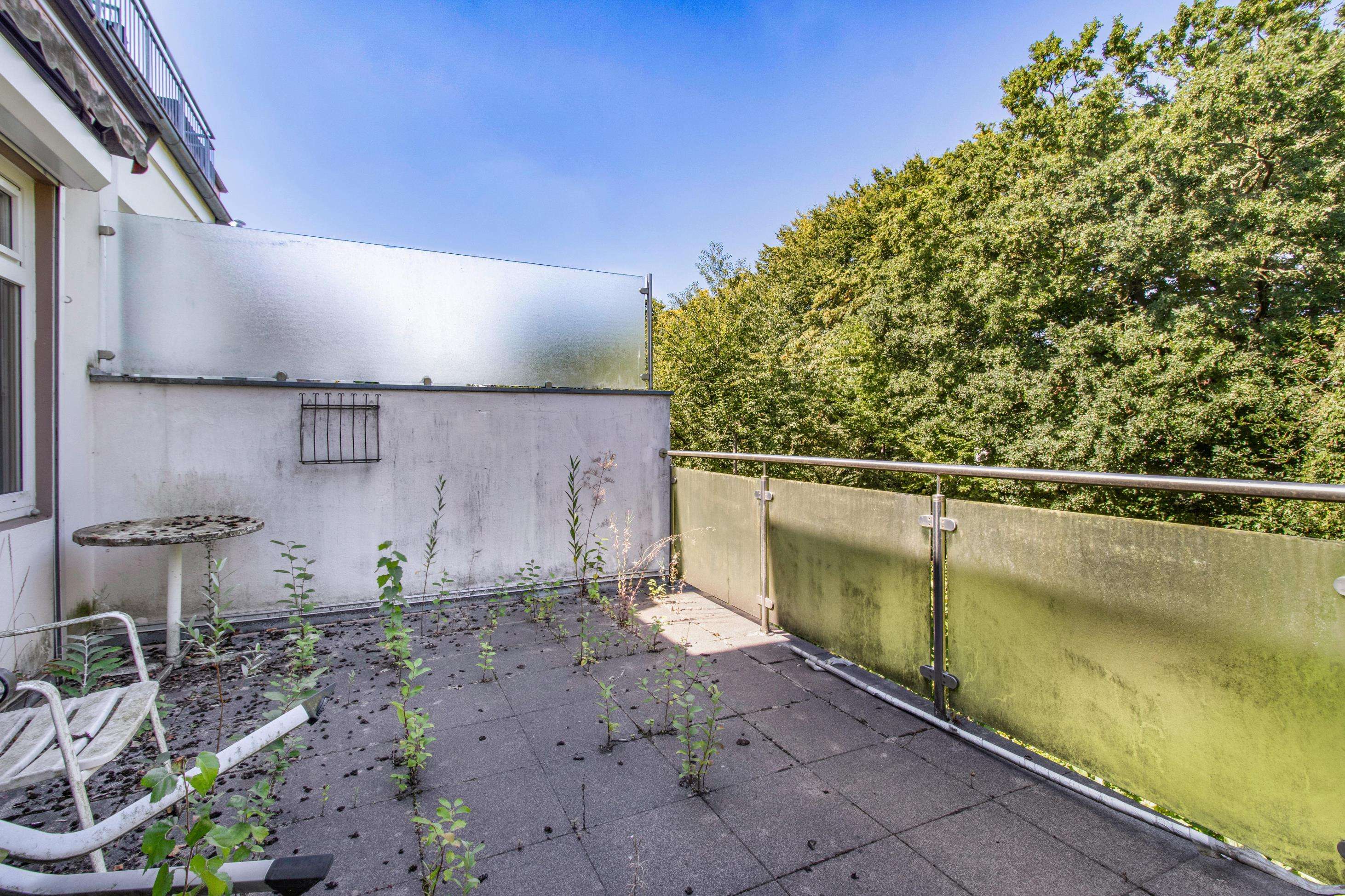 Bremen - Schwachhausen / Charmantes Zweifamilienhaus mit viel Potential in sehr beliebter Lage, Bremen – Bild 3