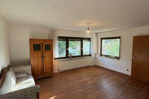 Schöne und ruhige 3-Zimmer-Wohnung mit Parkplatz und großer Terrasse in Esslingen am Neckar