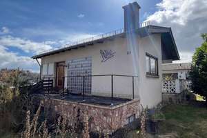 Sanierungsbedürftiges Einfamilienhaus in schöner Wohnlage