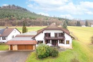Villa mit Pool – Gewerbehalle, Büroflächen, 1 Wohnhaus vermietet, Baugrund auf ca. 20.000 m² – Die vollständige Adresse der Immobilie erhältst du vom Anbieter., 71540 Murrhardt – Vorschaubild 3