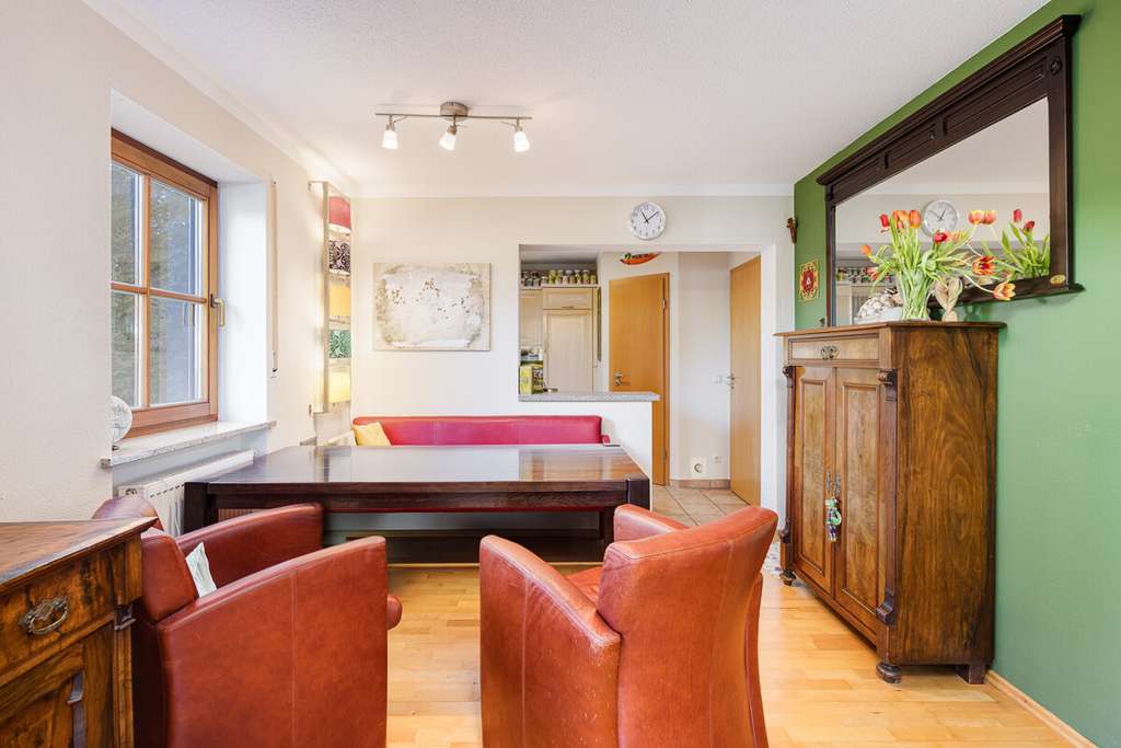 Immobilie in Forstinning - Landhausstil trifft Privatsphäre – Familien-Doppelhaushälfte mit idyllischem Gartenparadies! - Bild 3