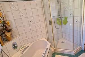 Wohnen wie im Park!
Tolles Landhaus
+ 4 Nebengebäude
+ PV-Anlage u. Fernwärme
+ Bezugsfrei in Kü – Die vollständige Adresse der Immobilie erhältst du vom Anbieter., 95473 Creußen – Vorschaubild 28