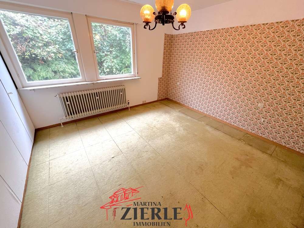 Immobilie in Ebersbach an der Fils - Top Aussichtslage! Einfamilienhaus + Einliegerwohnung, 911 m² Grundst., 194 m² WFL., 3 Garagenplätze - Bild 1