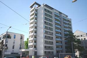* moderne 1-Zimmer-Wohnung mit großem Balkon im Stadtzentrum *