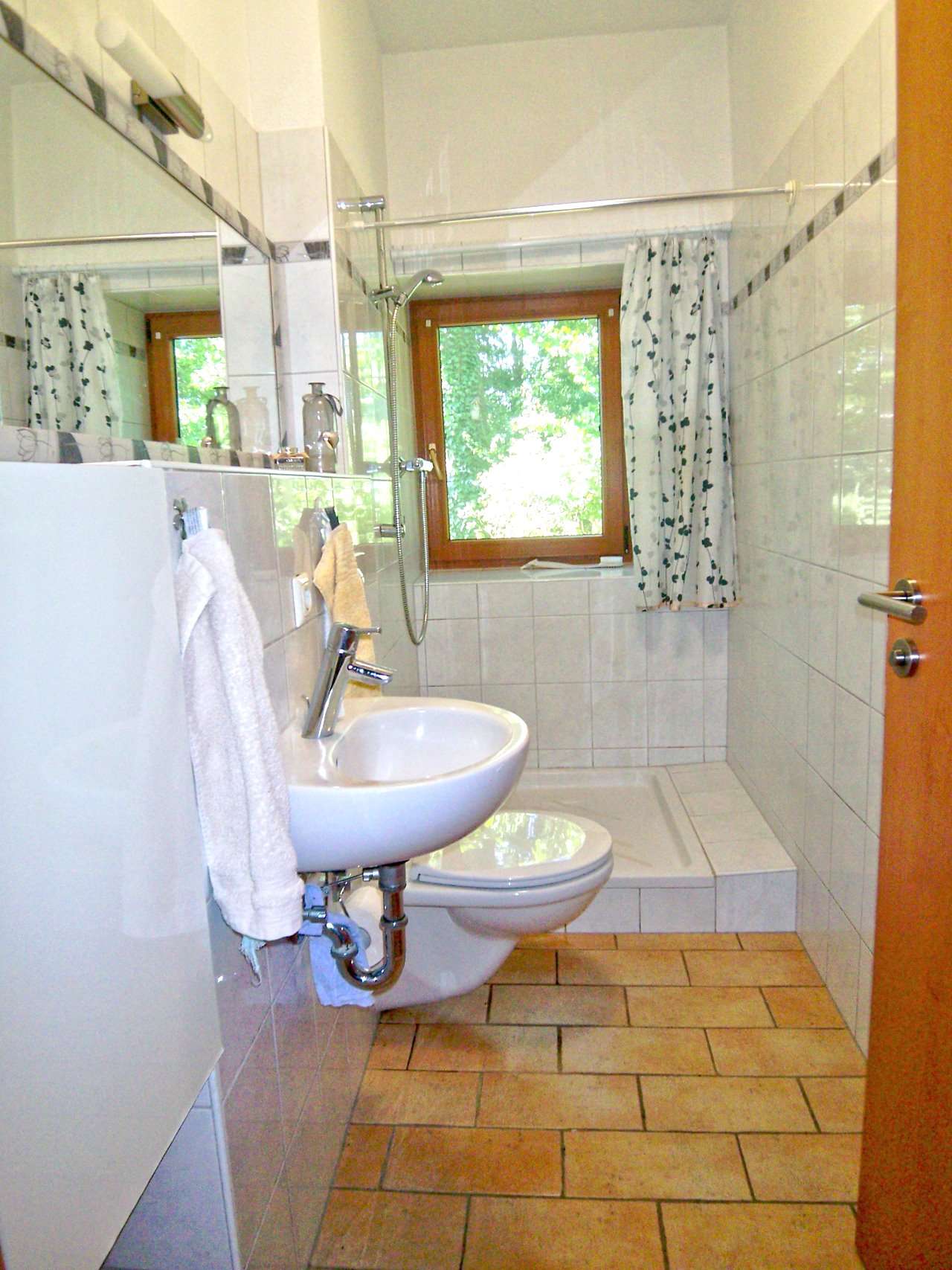 Immobilie in Obergurig - Hornja Hórka - Mod. EFH im Bungalowstil mit Terrasse - Bad m. Wanne u. Dusche - Kamin - EBK - Doppelcarp. - nahe BZ - Bild 3