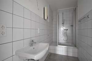 Frisch renoviert! Großzügige 3-Zimmer-Wohnung mit Terrasse zu vermieten – Krefelder Str. 107, 41061 Eicken, Mönchengladbach – Vorschaubild 4