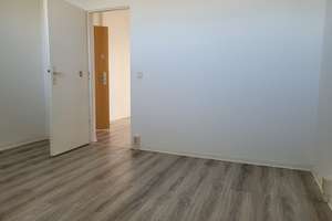 Modern & hell: Wohnung mit offener Wohnküche – Direkt einziehen in Halle/ Neustadt! "Neukundenbonus" – Richard-Paulick-Straße 7, 6124 Südliche Neustadt, Halle (Saale) – Vorschaubild 4