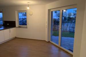 3-Zimmer-Erdgeschosswohnung mit Terrasse, Garten und TG-Stellplatz inkl. 11kW Wallbox – Albertus-Magnus-Str. 16, 85048 Friedrichshofen-Hollerstauden, Ingolstadt – Vorschaubild 2