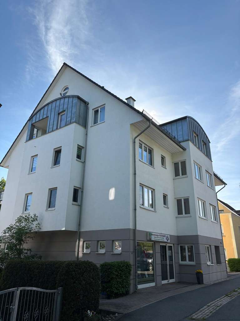 Immobilie in Reinsdorf - 7,7 % Rendite: Charmante 3-Zimmer-Wohnung mit Balkon & Stellplatz - Bild 1