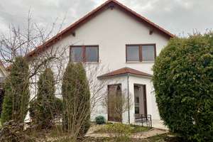 5-Zimmer Doppelhaushälfte mit Carport in Hildrizhausen – Die vollständige Adresse der Immobilie erhältst du vom Anbieter., 71157 Hildrizhausen – Vorschaubild 2