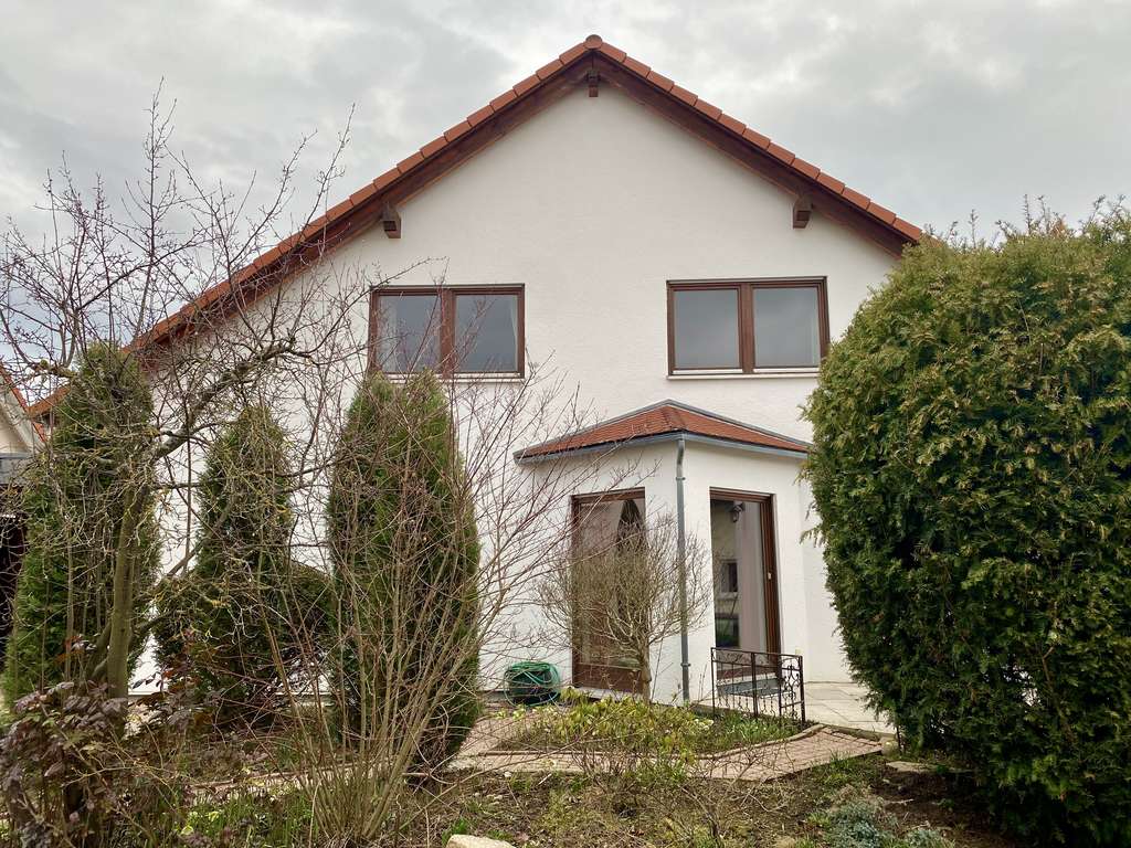 Immobilie in Hildrizhausen - 5-Zimmer Doppelhaushälfte mit Carport in Hildrizhausen - Bild 1