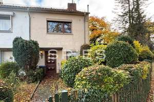Ein Zuhause mit Möglichkeiten - Reihenendhaus mit Potenzial in ruhiger Wohnlage – Die vollständige Adresse der Immobilie erhältst du vom Anbieter., 28755 Fähr-Lobbendorf, Bremen – Vorschaubild 1