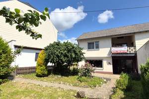 TOP-Preis-Leistungs-Verhältnis! Gepflegtes Wohnhaus mit Garten und Garage! – Die vollständige Adresse der Immobilie erhältst du vom Anbieter., 54472 Longkamp – Vorschaubild 1