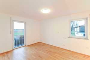Unverbauter Blick & sofort bezugsfrei! Hochmoderne Doppelhaushälfte in Massivbauweise mit PV-Anlage! – Ebersberg (Kreis) – Vorschaubild 6