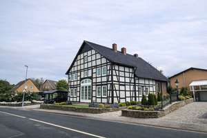 Fachwerkhaus ohne Denkmalschutz: Viel Platz für neue Ideen in Barsinghausen – Die vollständige Adresse der Immobilie erhältst du vom Anbieter., 30890 Barsinghausen – Vorschaubild 3