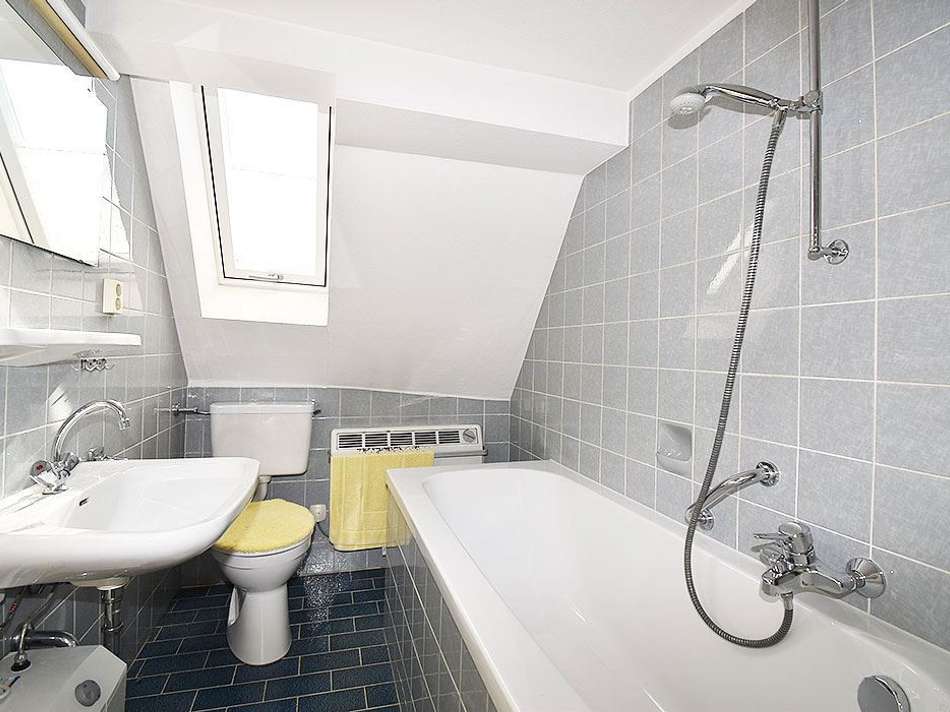 Mit Badewanne und Tageslicht