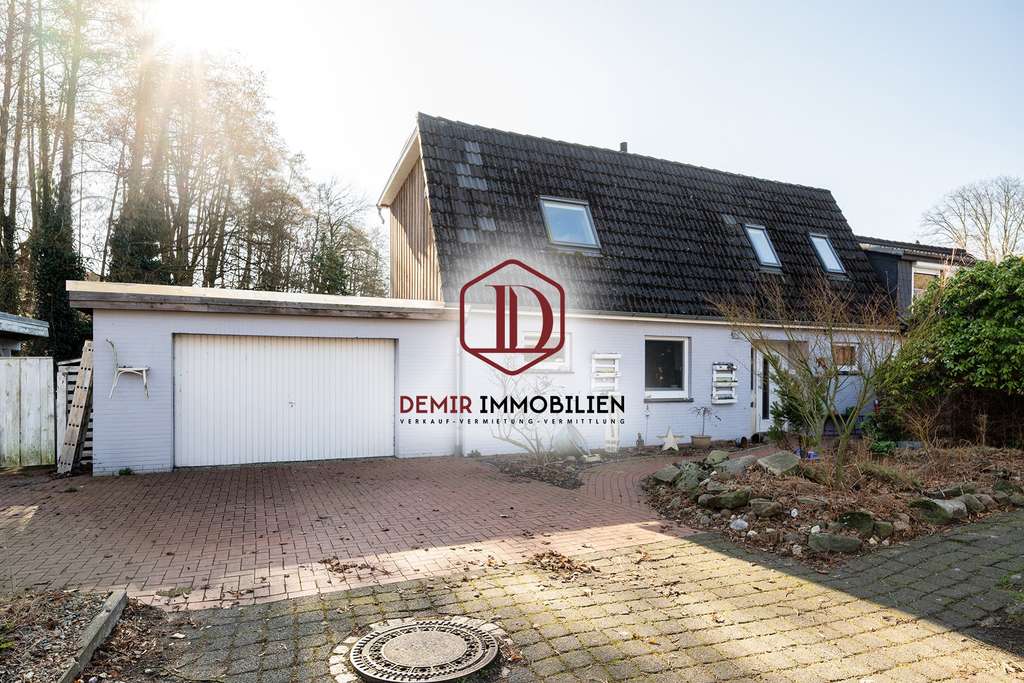 Immobilie in Ritterhude - Ritterhude// Modernisiertes Einfamilienhaus mit Pool, Bachlauf und 755 m² Grundstück - Bild 0