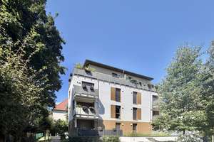 Neuwertige 5-Zimmer-Maisonette-Wohnung mit Dachterrasse und Aufzug in familienfreundlicher Lage