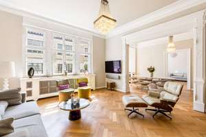 Atemberaubend modernisiertes 4-Zimmer-Altbaujuwel mit stylischem Flair und Balkon – Die vollständige Adresse der Immobilie erhältst du vom Anbieter., 80333 Augustenstraße, München – Vorschaubild 2
