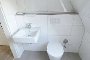 Absolut ruhig gelegene und modernisierte 2-Zi.-Maisonette-Whg.mit Balkon E-Steele!