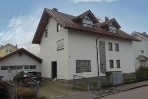 Familienfreundliches Zwei-/ Dreifamilienhaus mit viel Platz in Deggendorf – Die vollständige Adresse der Immobilie erhältst du vom Anbieter., 94469 Deggendorf – Vorschaubild 2