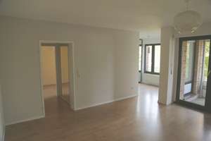 Helle 2-Zimmer-Wohnung mit Balkon und Seeblick in Düsseldorf-Wersten