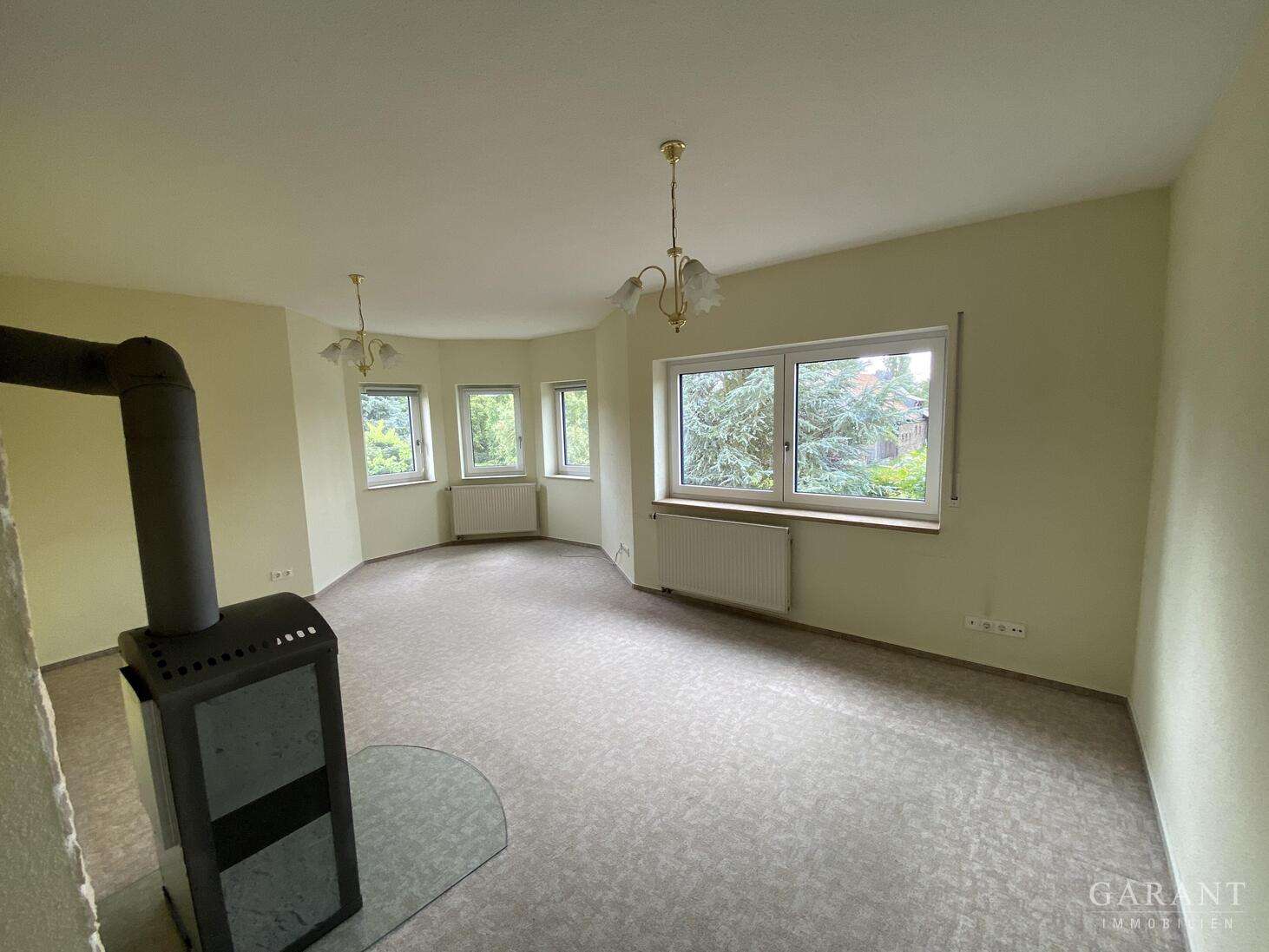 Immobilie in Naunhof - Großzügiges Zweifamilienhaus mit Wintergarten, Sauna, zwei Kaminen, Garage und schönem Grundstück - Bild 0